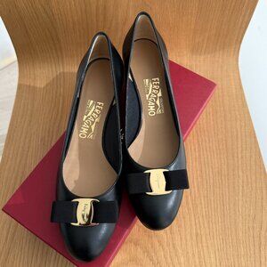NEW Salvatore Ferragamo Vara low heel block pump Nero calf black leather 8.5 B